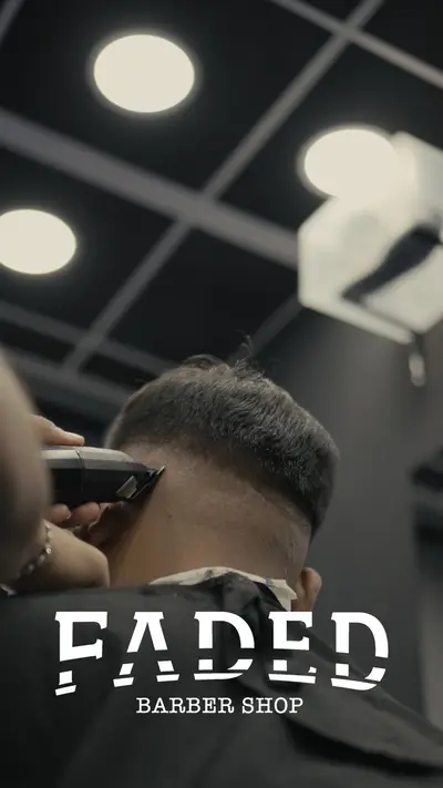 Detalle de un degradado con máquina en barbería de Madrid