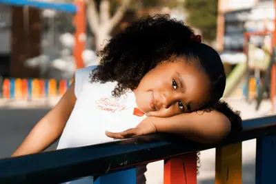 Retrato infantil con una expresión tierna y cercana